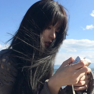挥著翅膀的女孩